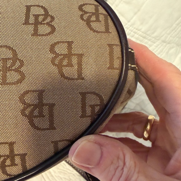 Dooney & Bourke Monogram Bucket Shoulder Bag 9x10 EUC - Picture 9 of 12